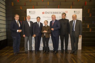 20.10.2016, AUT, Alte Universität, Graz, ÖSTERREICH 22 - Überlegungen zur Zukunft unserer Republik, im Bild: von links LR Christian Buchmann, Franz Fischler, LH-Stv. Michael Schickhofer, Barbara Frischmuth, LH Hermann Schützenhöfer, Herwig Hösele und Christoph Badelt ; FOTOCREDIT: ERWIN SCHERIAU