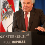 18.10.2018, AUT, Alte Universität, Hofgasse, Graz, ÖSTERREICH 22, im Bild: LH Hermann Schützenhöfer; FOTOCREDIT: steiermark.at/SCHERIAU
(Bilder bei Quellenangabe honorarfrei)